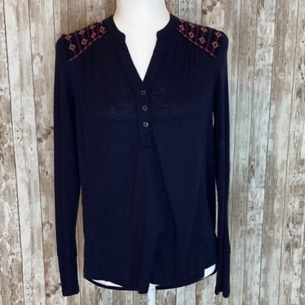 Women's Artesia Embroidered Lace Shirt size Medium